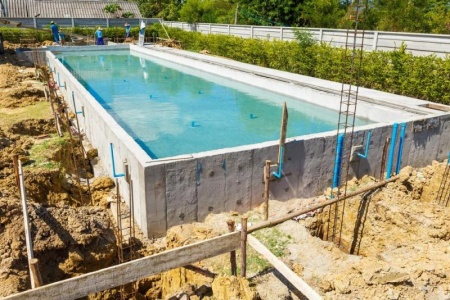 7 &eacute;tapes cl&eacute;s pour r&eacute;ussir la construction de votre piscine &agrave; La Goutelle